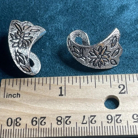 Vintage Emmons Earrings Clip-On Silver Tone Textured Metal - Picture 5 of 5